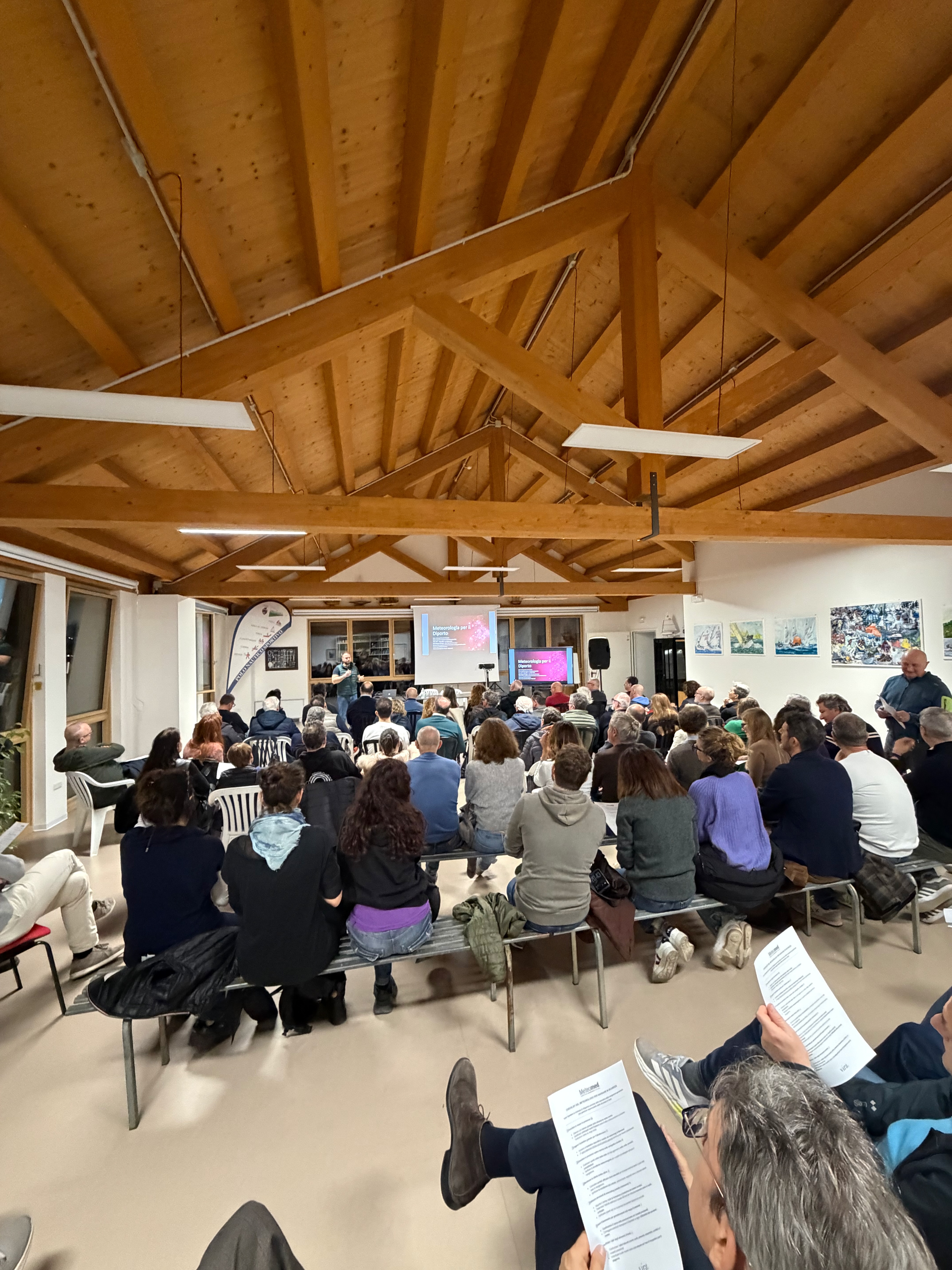 Serata a tema nella sala eventi di Punta San Giuliano